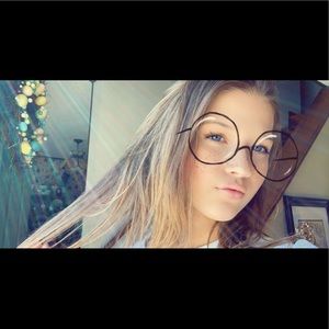 Meet your Posher, Lily